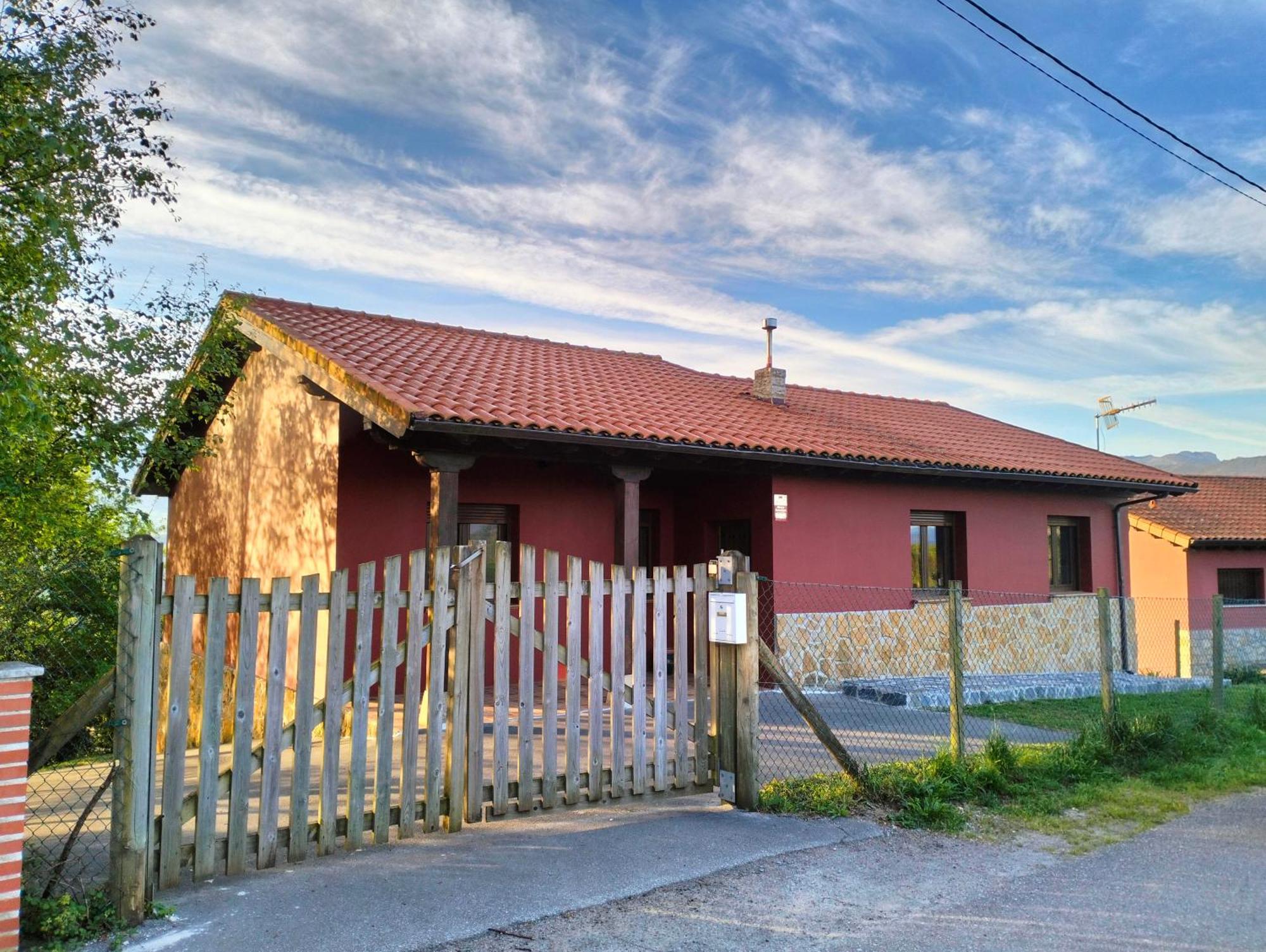 La Casa De Nuria Guest House กังกัส เด โอนิส ภายนอก รูปภาพ