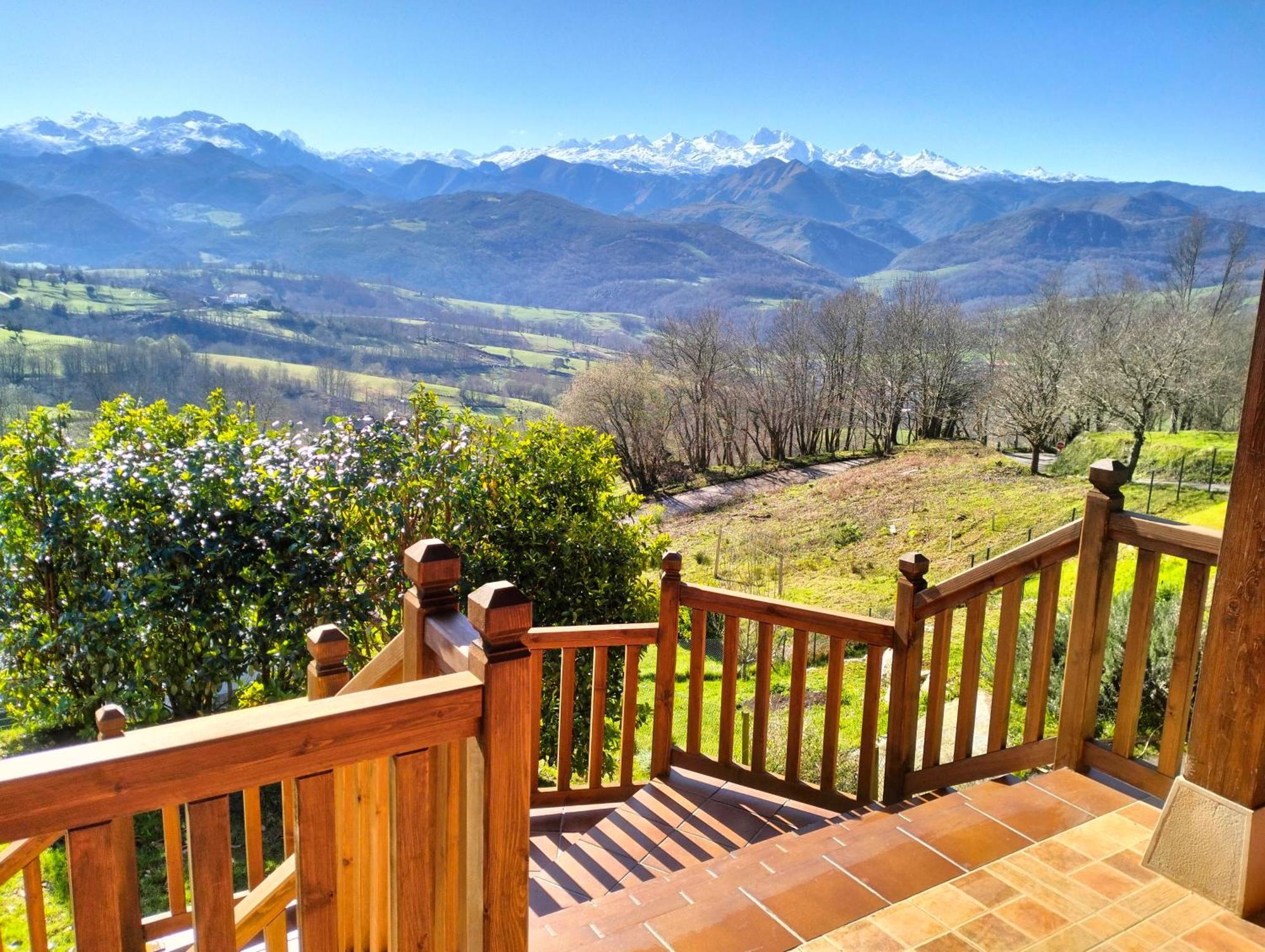 La Casa De Nuria Guest House กังกัส เด โอนิส ภายนอก รูปภาพ